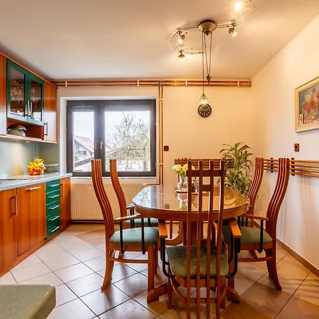 Apartma V Ograji * Sentjernej