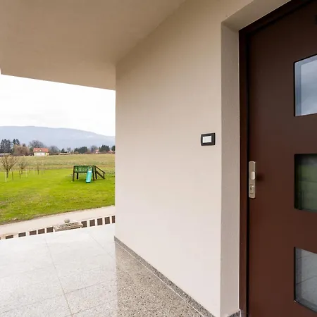 Apartma V Ograji Apartment