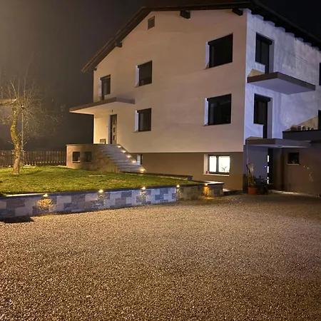 Apartma V Ograji Sentjernej